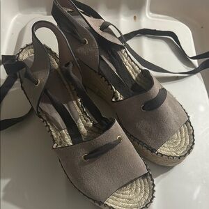 Stylish Bettye Muller Espadrille platforms -Tan